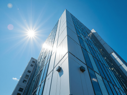 杭州仓顺会计咨询有限公司办公楼外景，现代建筑风格，玻璃幕墙，阳光明媚